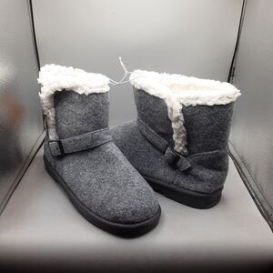 Gray Women's Boots with White Lining